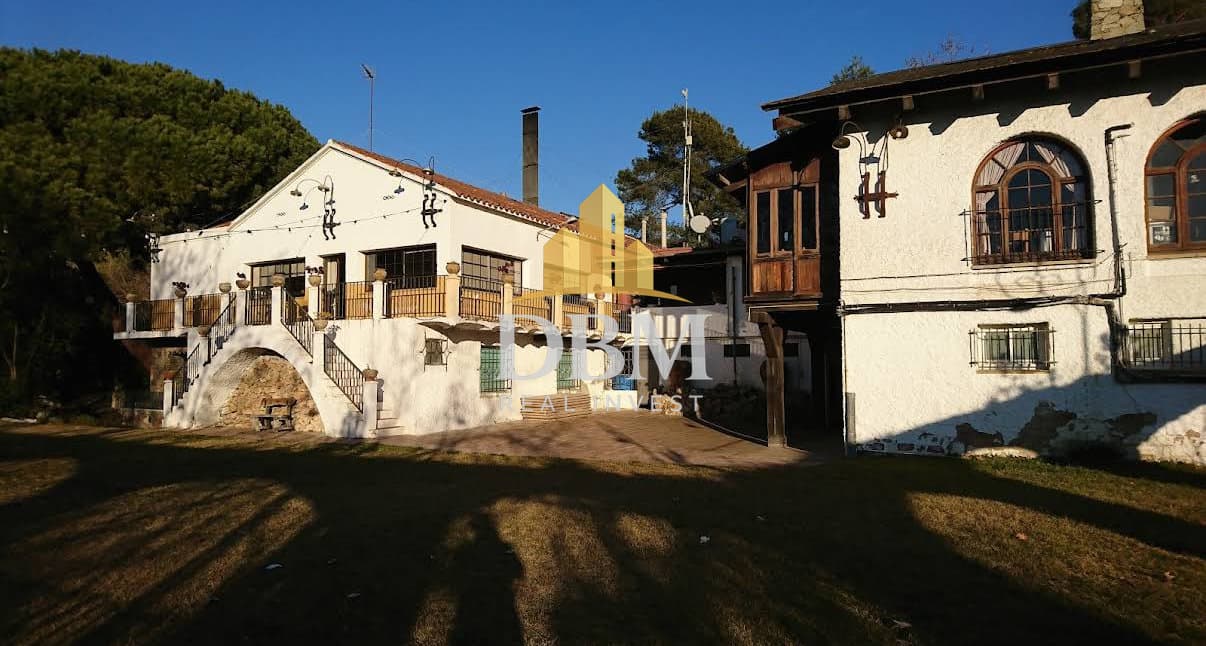 En Venta Finca de 109.000m2 con 4 viviendas y 1 restaurante en Montcada